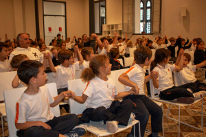 alumnos en charla de encuentro chamberí
