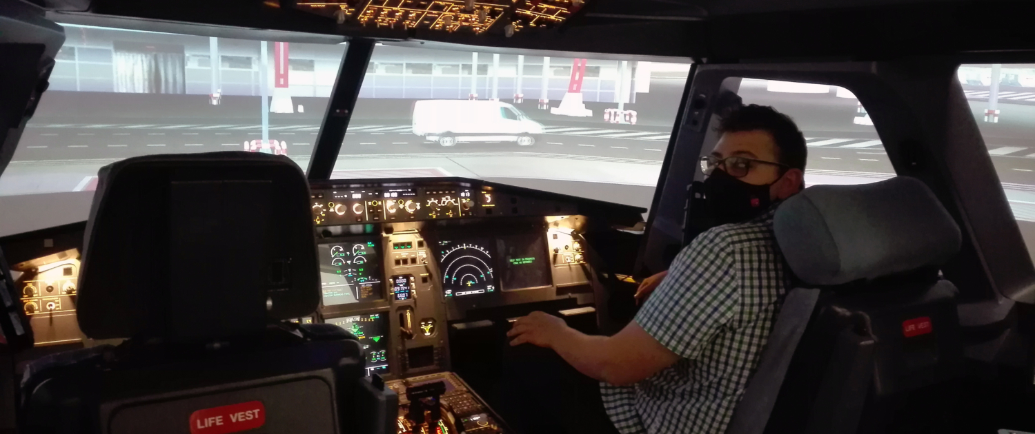 Simulador de vuelo utilizado en formación técnica vinculada al Colegio Internacional G Nicoli