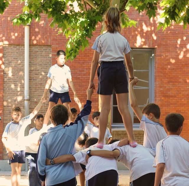 Actividad deportiva al aire libre desarrollada por el alumnado del Colegio Internacional G Nicoli