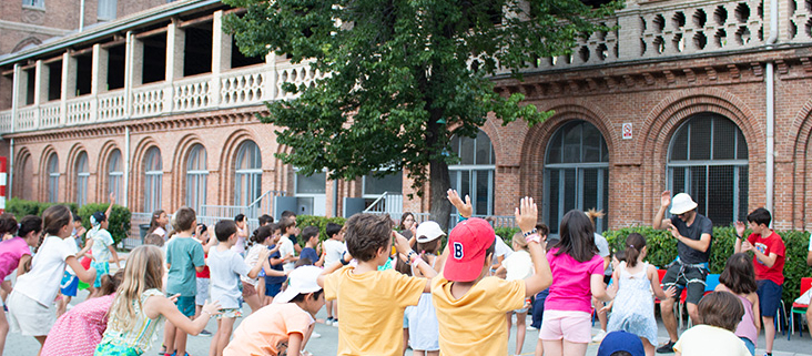 Summer School del Colegio Internacional G Nicoli con actividades de baile.”